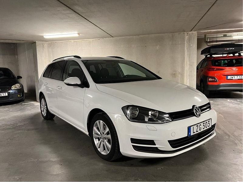 Vit Begagnad 2016 VW Golf VII Kombi | 94 900 kr (Bra pris) - Bild 1/4