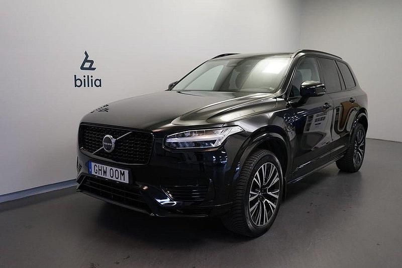 Svart Begagnad 2022 Volvo XC90 Plus SUV | 679 500 kr (Dyr) - Bild 1/3