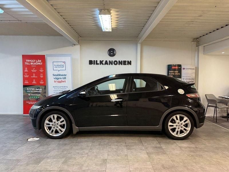 Svart Begagnad 2010 Honda Civic Sport Halvkombi | 39 900 kr (Bra pris) - Bild 1/4
