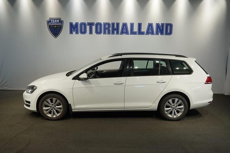 Vit Begagnad 2016 VW Golf VII Kombi | 117 900 kr (Marknadspris) - Bild 1/4