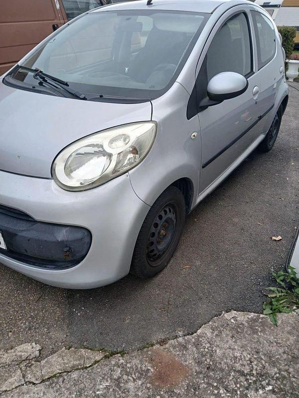 Silver Begagnad 2007 Citroën C1 Halvkombi | 18 000 kr (Marknadspris) - Bild 1/4