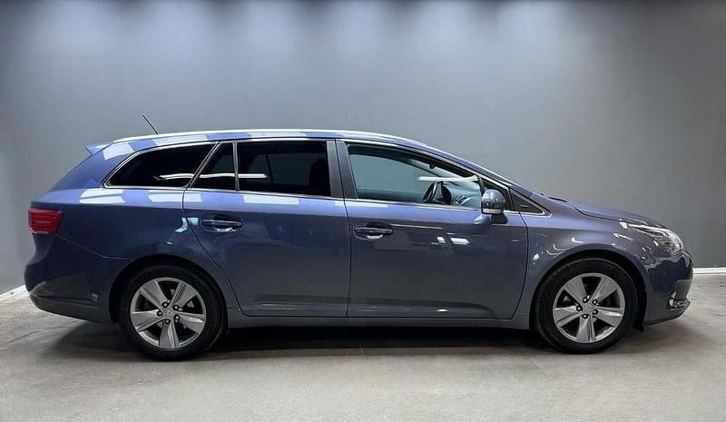 Begagnad Toyota Avensis Edition 147 HK (108 kW) 2014 Mörkblå (blå) Kombi