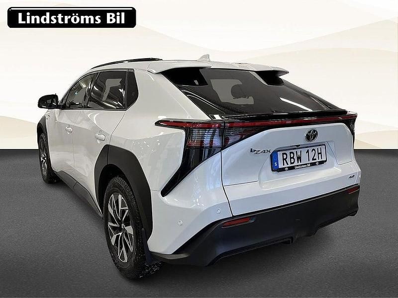 Begagnad Toyota bZ4X Executive 161 kW (219 HK) 2024 Vit SUV