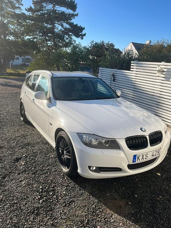 Begagnad 2011 BMW 320 Kombi | 59 000 kr (Marknadspris) - Bild 1/4