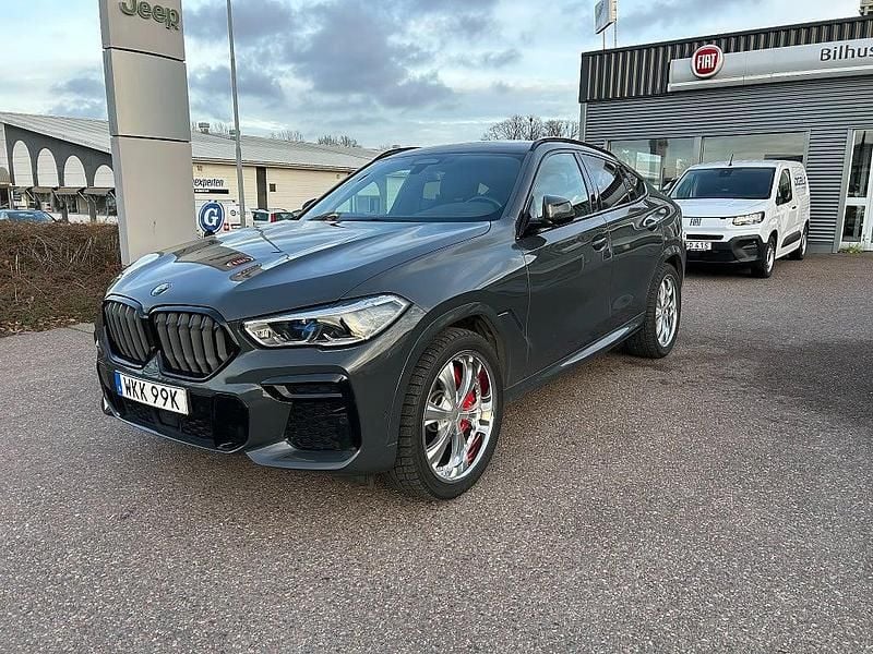 Grå Begagnad 2022 BMW X6 M Sport SUV | 759 900 kr (Superpris) - Bild 1/4