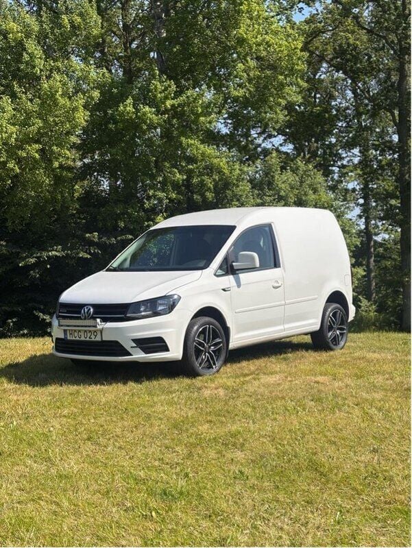 Vit Begagnad 2016 VW Caddy Minibuss | 110 000 kr (Marknadspris) - Bild 1/4