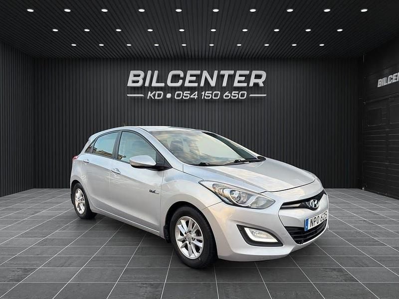 Silver Begagnad 2014 Hyundai i30 Halvkombi | 39 900 kr (Superpris) - Bild 1/4