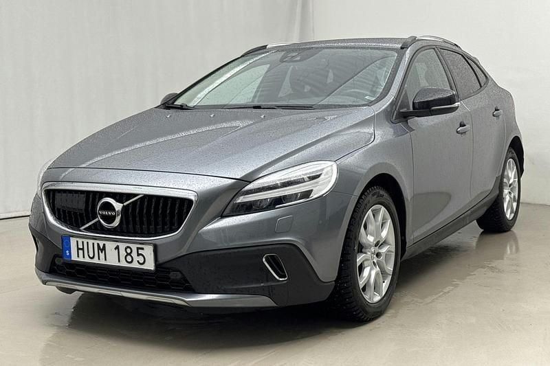 Grå Begagnad 2019 Volvo V40 CC Pro Kombi | 231 000 kr (Marknadspris) - Bild 1/4