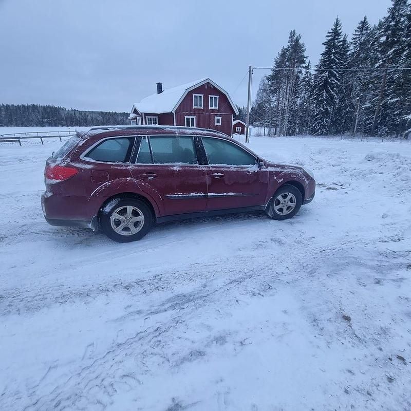 Begagnad 2012 Subaru Outback Kombi | 10 000 kr (Superpris) - Bild 1/4