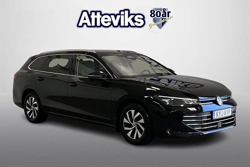 Svart Begagnad 2024 VW Passat Business Kombi | 338 900 kr (Dyr) - Bild 1/4