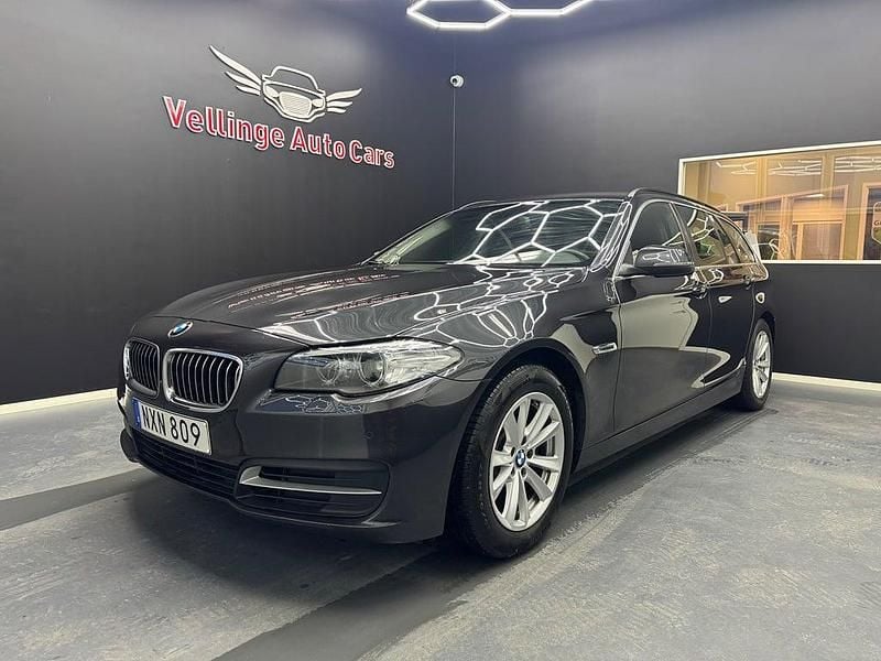 Grå Begagnad 2015 BMW 520 Kombi | 145 900 kr (Marknadspris) - Bild 1/4