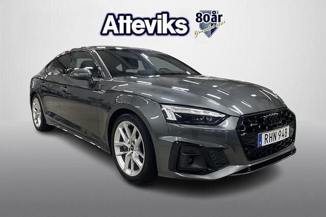 Grå Begagnad 2024 Audi A5 Sportback S-Line Halvkombi | 499 900 kr (Dyr) - Bild 1/4