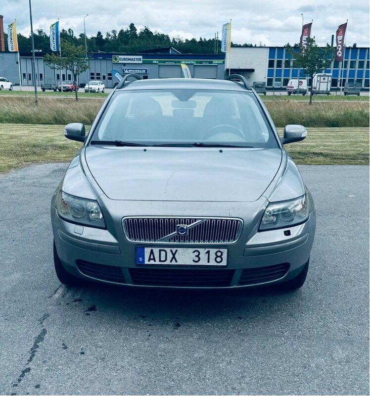 Grå Begagnad 2007 Volvo V50 Kinetic Kombi | 35 000 kr (Bra pris) - Bild 1/4