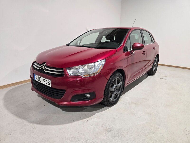 Röd Begagnad 2014 Citroën C4 Halvkombi | 79 500 kr (Marknadspris) - Bild 1/4