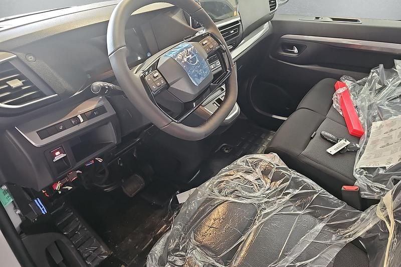 Begagnad Opel Vivaro 147 HK (108 kW) 2024 Vit Minibuss