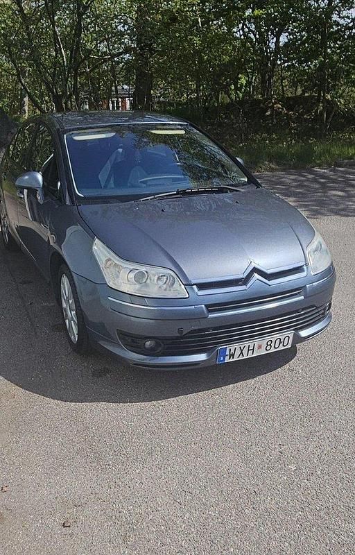 Grå Begagnad 2005 Citroën C4 Halvkombi | 23 000 kr (Marknadspris) - Bild 1/4