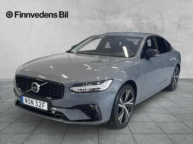 Grå Begagnad 2023 Volvo S90 Plus Sedan | 479 000 kr (Marknadspris) - Bild 1/3