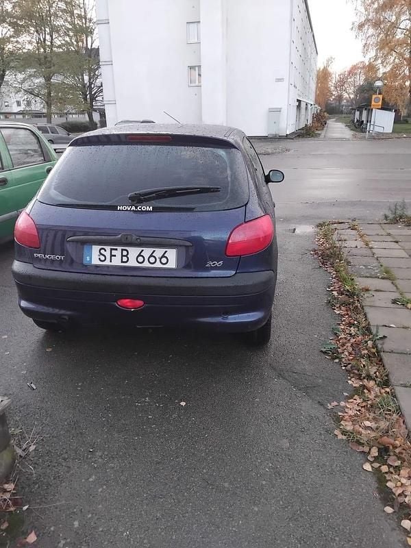 Begagnad Peugeot 206 60 HK (44 kW) 2001 Halvkombi