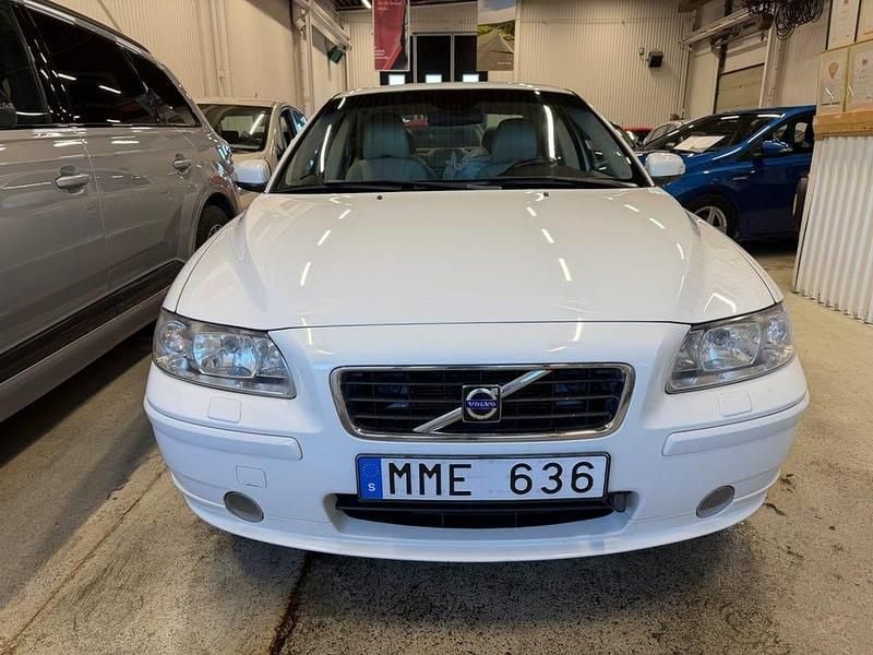 Begagnad Volvo S60 Momentum 163 HK (119 kW) 2007 Vit Sedan