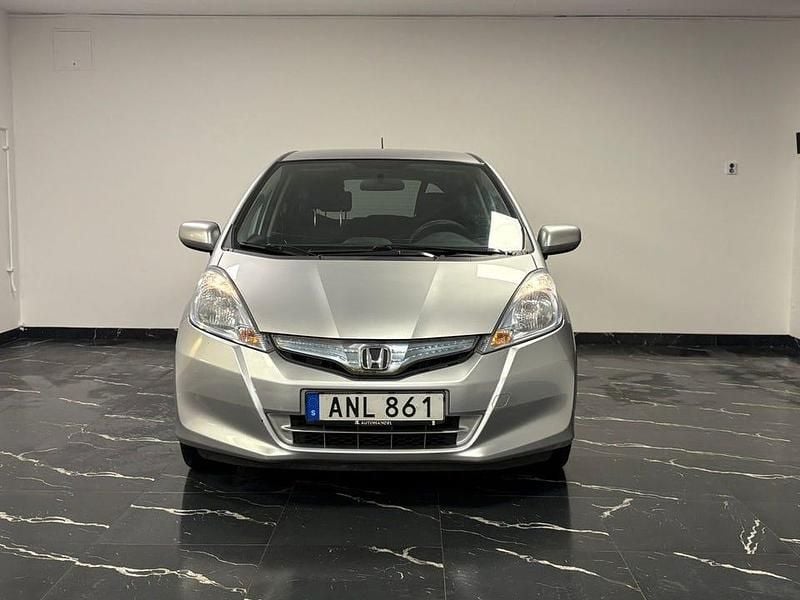 Begagnad Honda Jazz Hybrid 102 HK (75 kW) 2015 Silver Halvkombi