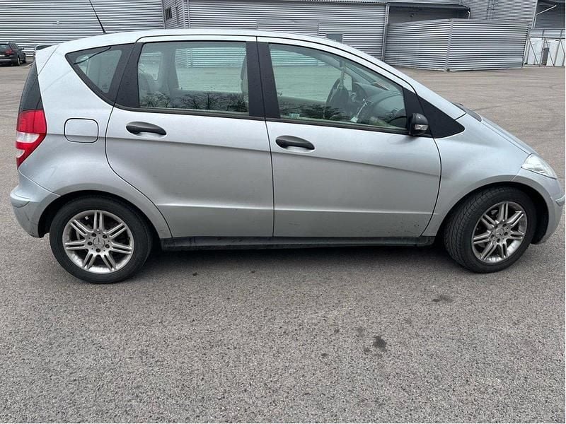 Silver Begagnad 2006 Mercedes A150 Classic Halvkombi | 53 000 kr (Lite dyr) - Bild 1/1