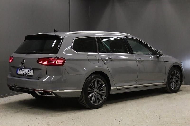 Begagnad VW Passat R-line 200 HK (147 kW) 2022 Grå Kombi