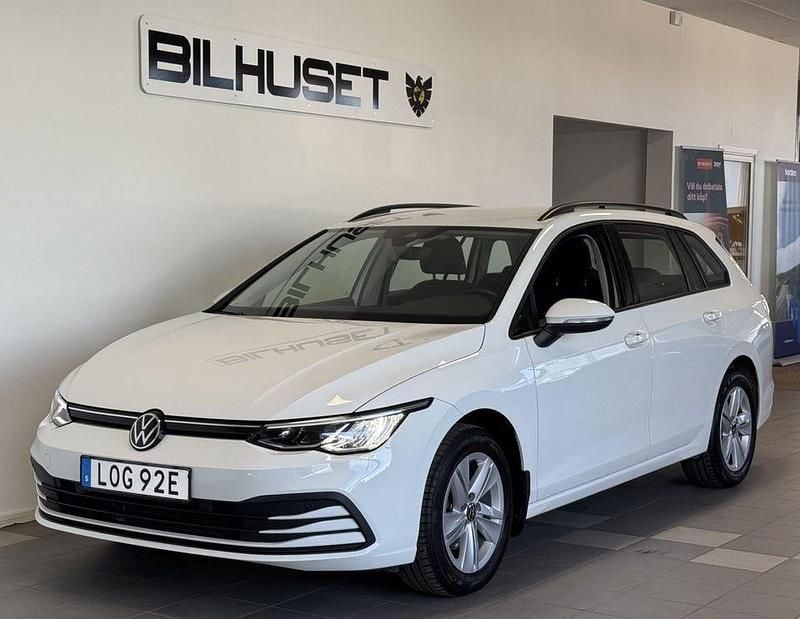 Begagnad VW Golf VIII 131 HK (96 kW) 2022 Vit Kombi