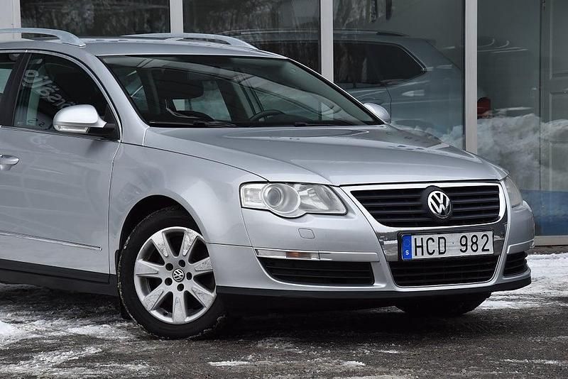 Begagnad VW Passat Sportline 105 HK (77 kW) 2010 Silver Kombi