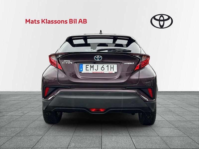 Begagnad Toyota C-HR Edition 124 HK (91 kW) 2022 Lila SUV