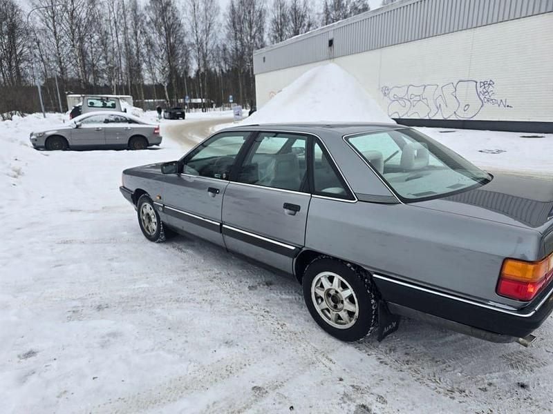 Begagnad Audi 100 115 HK (84 kW) 1990 Grå metalick