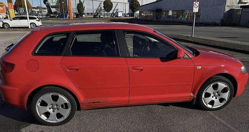 Röd Begagnad 2006 Audi A3 Sportback Attraction Halvkombi | 28 000 kr - Bild 1/3
