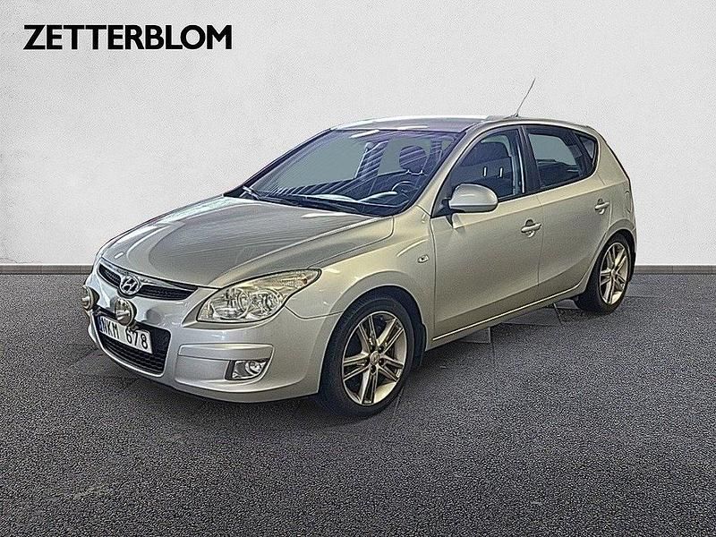 Silver Begagnad 2007 Hyundai i30 Halvkombi | 39 900 kr (Lite dyr) - Bild 1/4