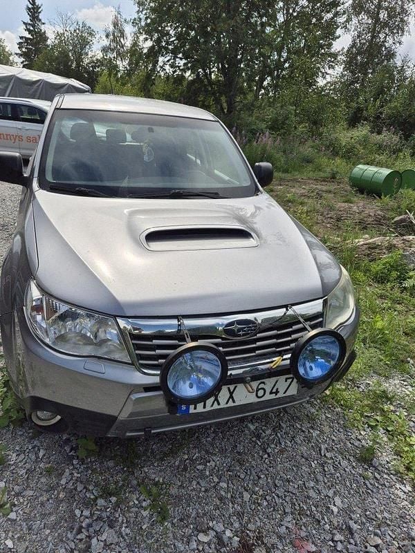 Silver Begagnad 2009 Subaru Forester SUV | 45 000 kr (Marknadspris) - Bild 1/4