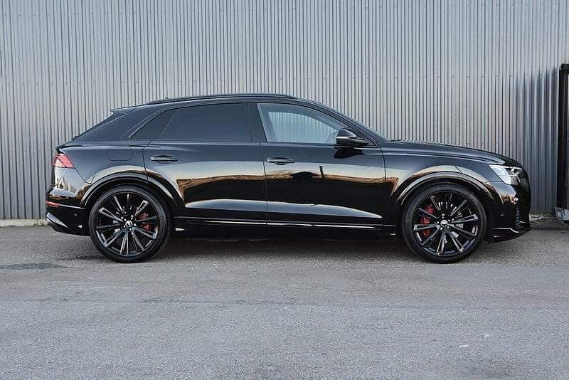 Begagnad Audi Q8 S-Line 490 HK (360 kW) 2024 Svart SUV