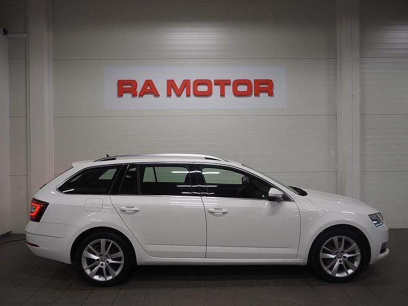 Begagnad Skoda Octavia Style 184 HK (135 kW) 2019 Vit Kombi