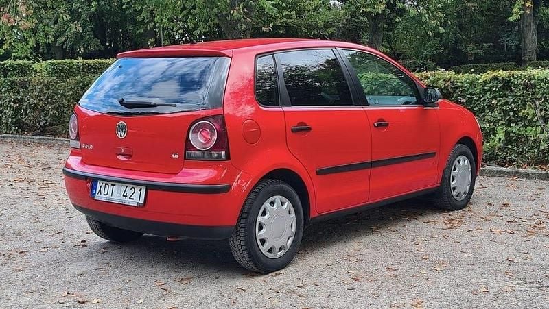 Begagnad VW Polo Trendline 75 HK (55 kW) 2006 Röd Halvkombi