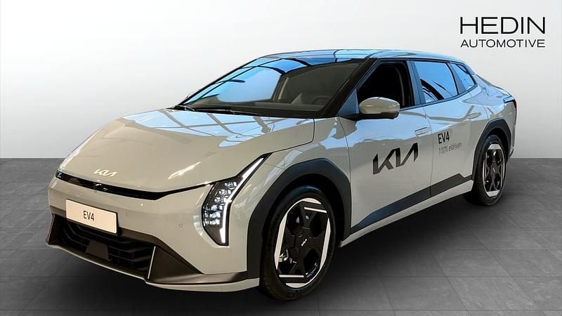 Begagnad Kia EV4 Plus 150 kW (205 HK) 2025 Grön Halvkombi