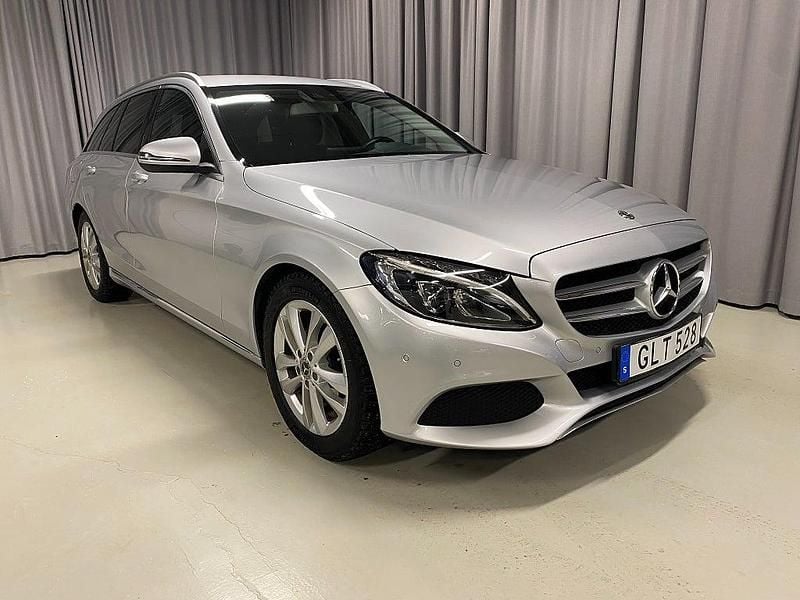 Silver Begagnad 2017 Mercedes C220 Avantgarde Kombi | 219 900 kr (Marknadspris) - Bild 1/3