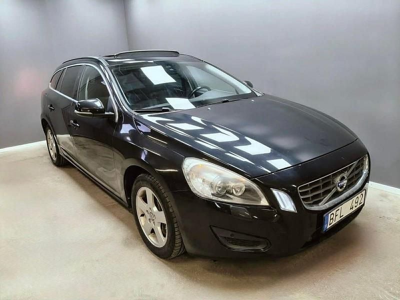 Begagnad Volvo V60 Momentum 205 HK (150 kW) 2013 Svart Kombi