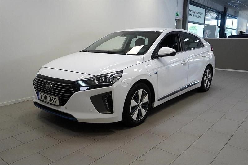 Vit Begagnad 2017 Hyundai Ioniq Premium Sedan | 149 900 kr (Marknadspris) - Bild 1/4