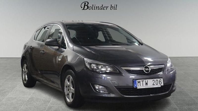 Begagnad Opel Astra Enjoy 140 HK (102 kW) 2011 Grå Halvkombi