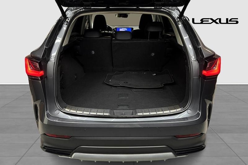 Begagnad Lexus NX350h Executive Line 245 HK (180 kW) 2023 Grå SUV