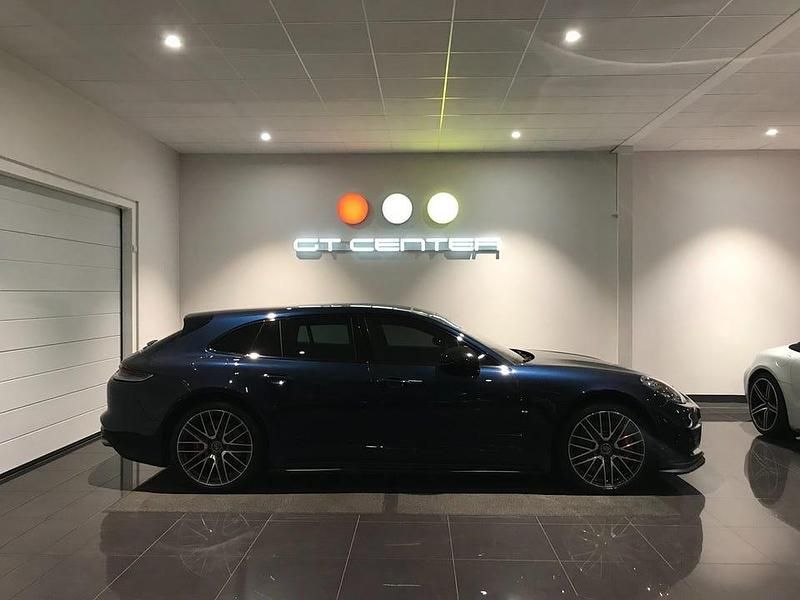 Begagnad Porsche Panamera 4S Sport Turismo 560 HK (411 kW) 2021 Night blue metallic/svart helläder Sedan