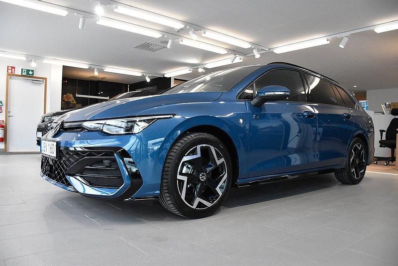 Ny 2026 VW Golf VIII R-line Kombi | 407 100 kr (Dyr) - Bild 1/3