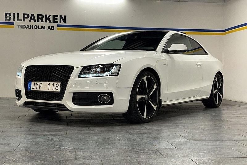 Vit Begagnad 2009 Audi A5 S-Line Sportkupé | 99 900 kr (Lite dyr) - Bild 1/4