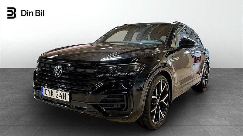 Svart (deep black pearl) Begagnad 2021 VW Touareg SUV | 569 000 kr (Marknadspris) - Bild 1/4