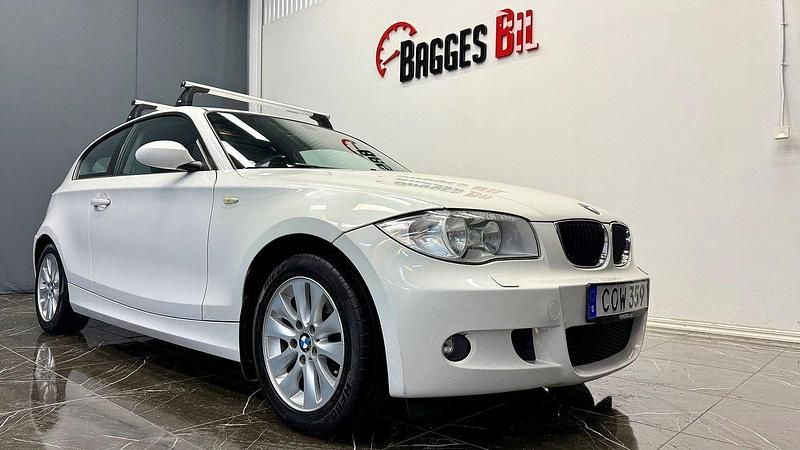 Vit Begagnad 2009 BMW 116 Halvkombi | 44 900 kr - Bild 1/4