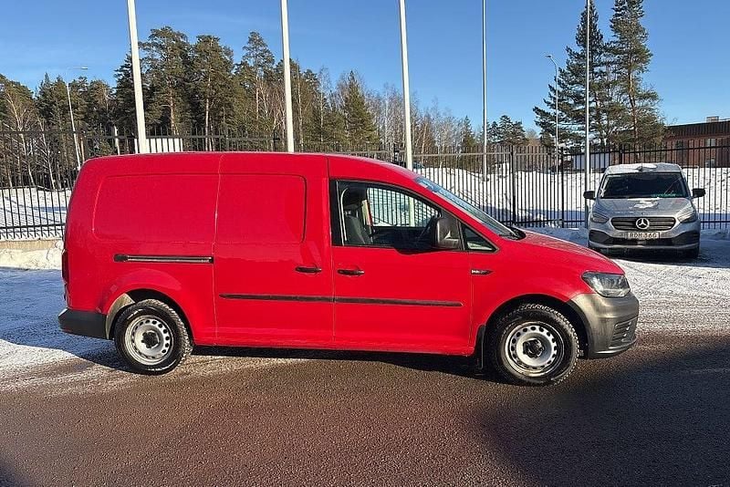 Begagnad VW Caddy Maxi 102 HK (75 kW) 2017 Röd Minibuss