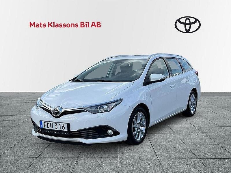Vit Begagnad 2016 Toyota Auris Touring Sports Active Kombi | 119 000 kr (Marknadspris) - Bild 1/4