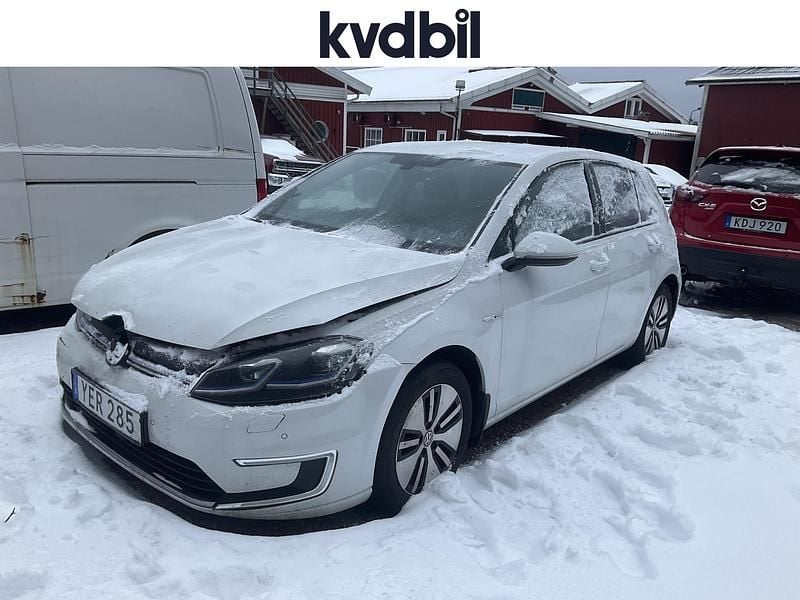 Begagnad VW e-Golf 100 kW (136 HK) 2018 Vit Halvkombi